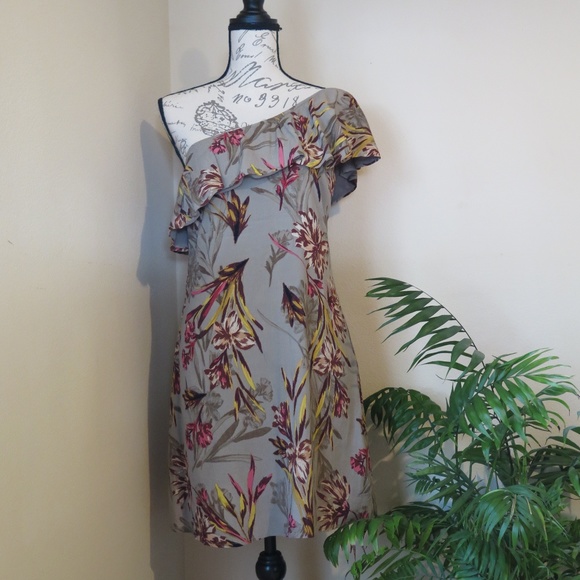 ASTR * One Shoulder Floral Ruffled Medium NWT - Picture 6 of 8